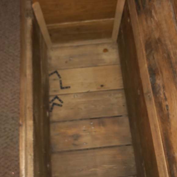 Cedar Chest - Picture 8 of 11